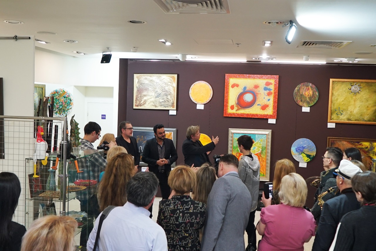 Открытие выставки картин Мехди Эбрагими Вафа в ТЦ Пятая Авеню г. Москва 4 апреля 2019 г.